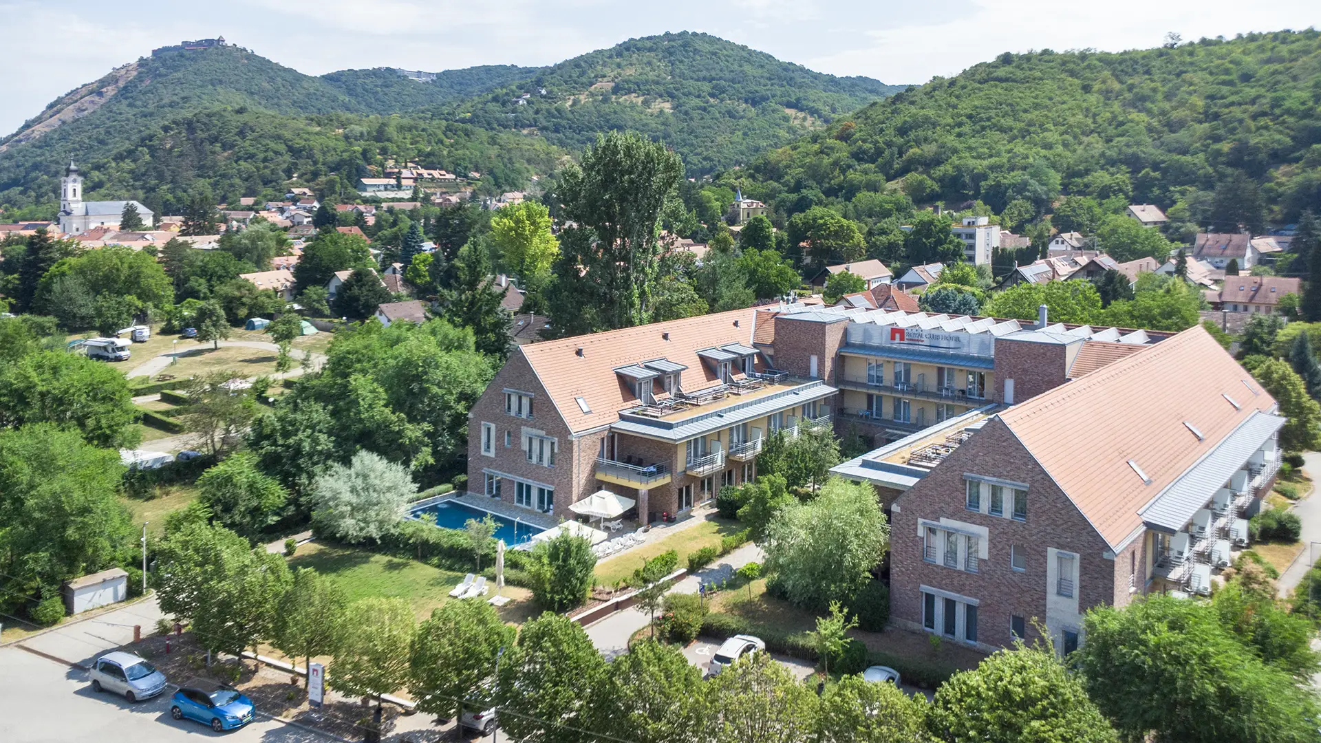 Royal Club Hotel Légi Felvétel Royal Club Hotel Visegrádon, professzionális drónfotózás a Dunakanyarban, turisztikai fotózás