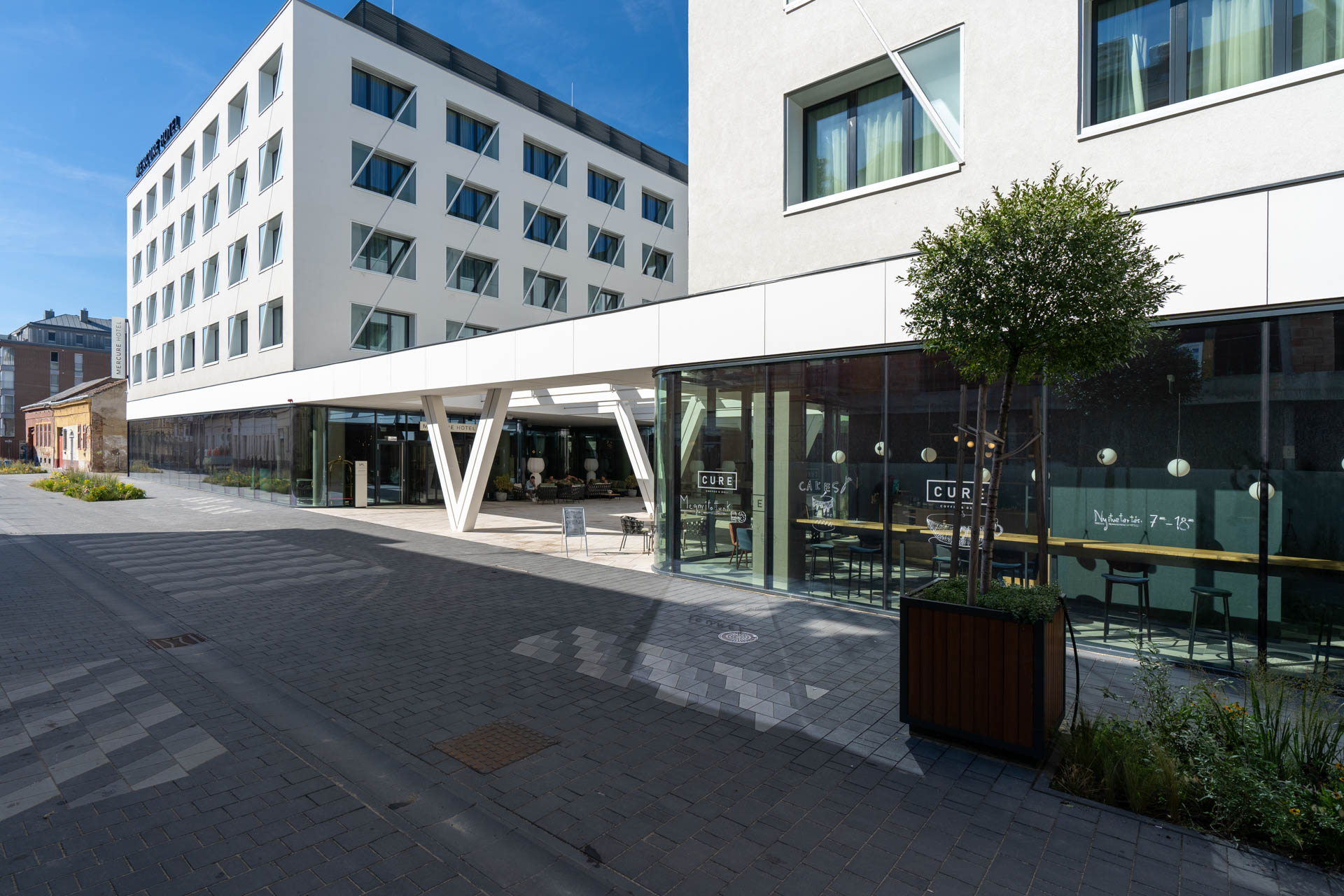 Absztrakt Építészeti Fotó Absztrakt építészeti fotó a Hotel Mercure Debrecen modern vonalairól, térfotózás