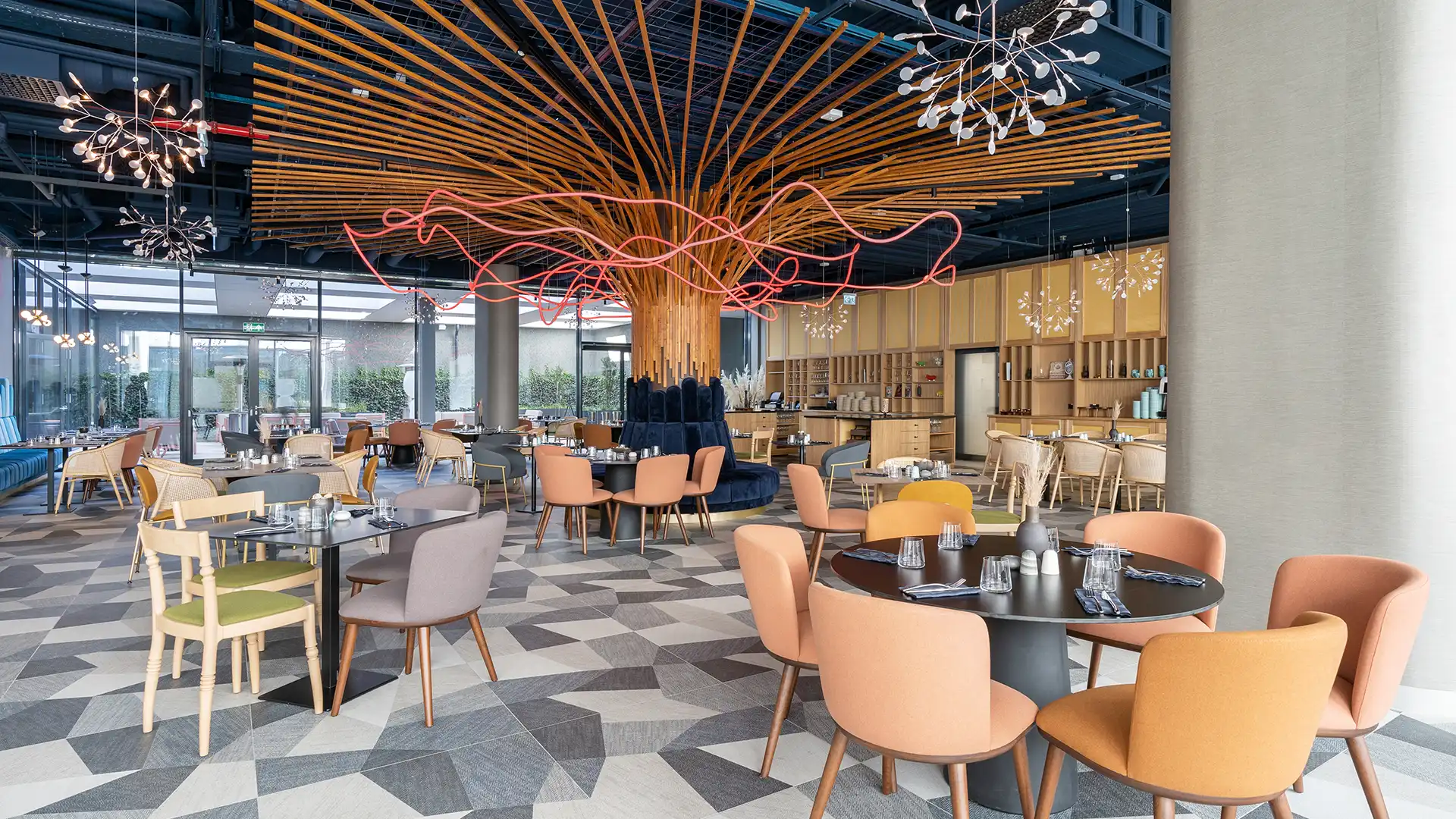 Mercure Debrecen Enteriőr Mercure Debrecen hotel belsőépítészeti fotója, étterem enterior fotózás