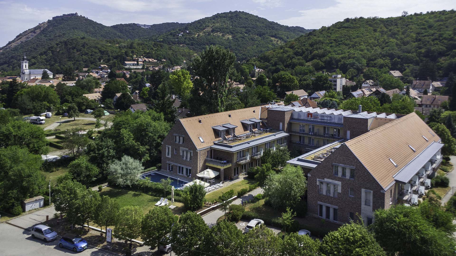 Royal Club Hotel Légi Fotó A Royal Club Hotel és környezete madártávlatból, drónos hotel fotózás
