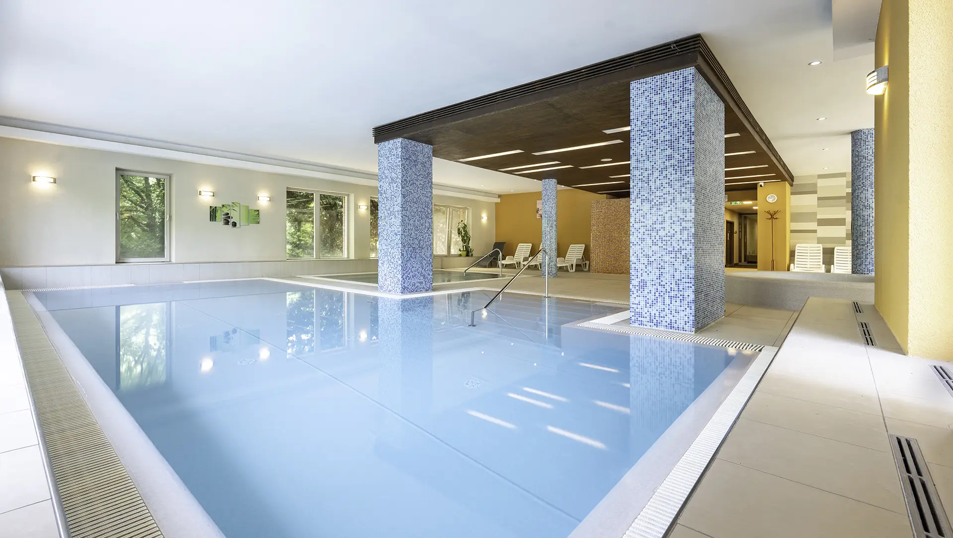Wellness Medence Wellness medence a Royal Club Hotelben, szálláshely fotózás